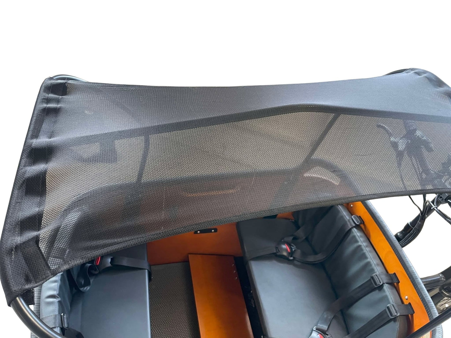 Sort solsejl til Tommelise og Klods-Hans el-ladcykel fra EventyrCykler