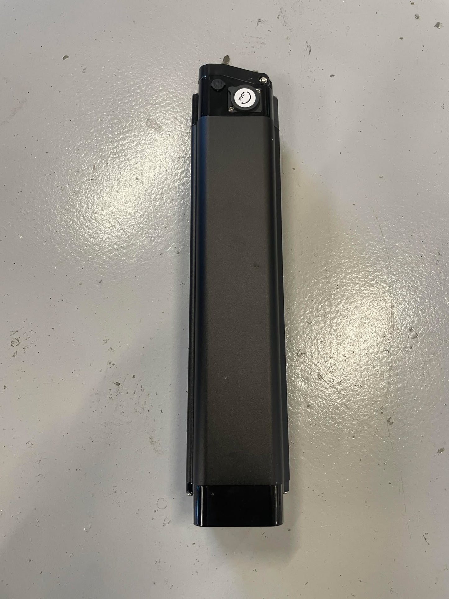 Sort batteri til elcykel og el-ladcykel